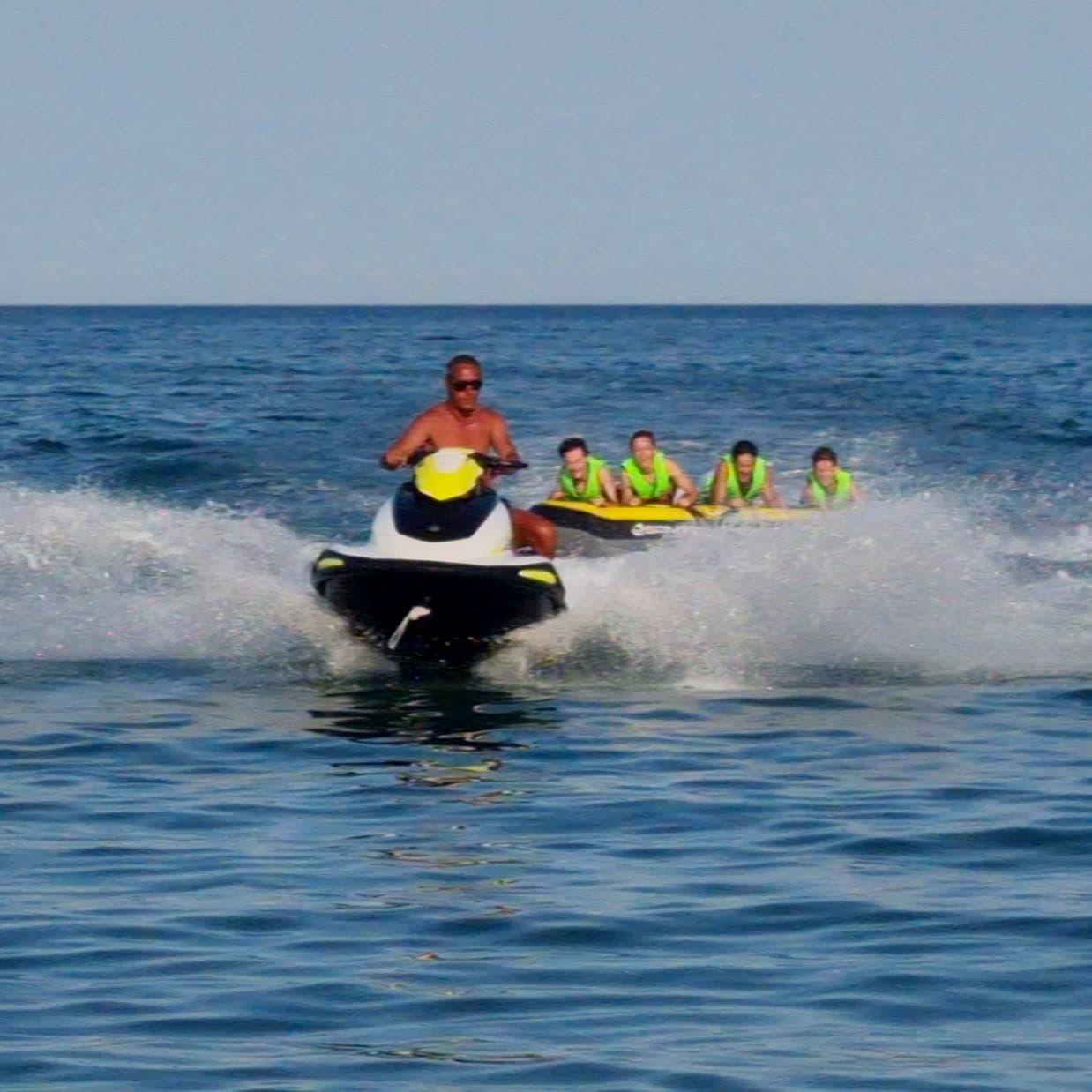 Activități nautice Pe-Val.ro pe Plaja La Steaguri din Neptun